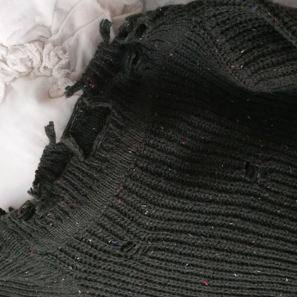 👀NWT! Distressed sweater, tagged as M but more like L/XL. Dark green.See pics. - Picture 2 of 13